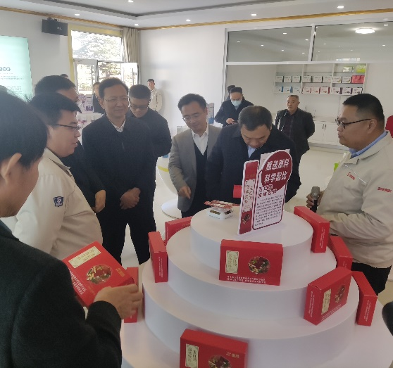 市政協(xié)領導視察食品安全工作